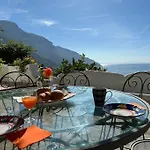 Villa Fornillo 84 *