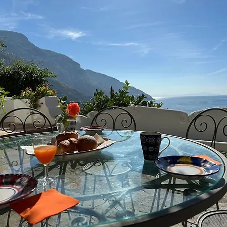 Villa Fornillo 84 *